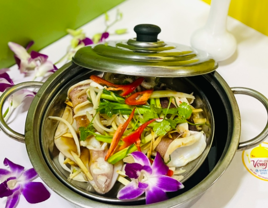 MỰC ỐNG ĐẠI HẤP HÀNH GỪNG