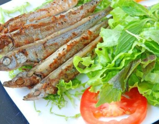 CÁ TRỨNG NƯỚNG MỌI 